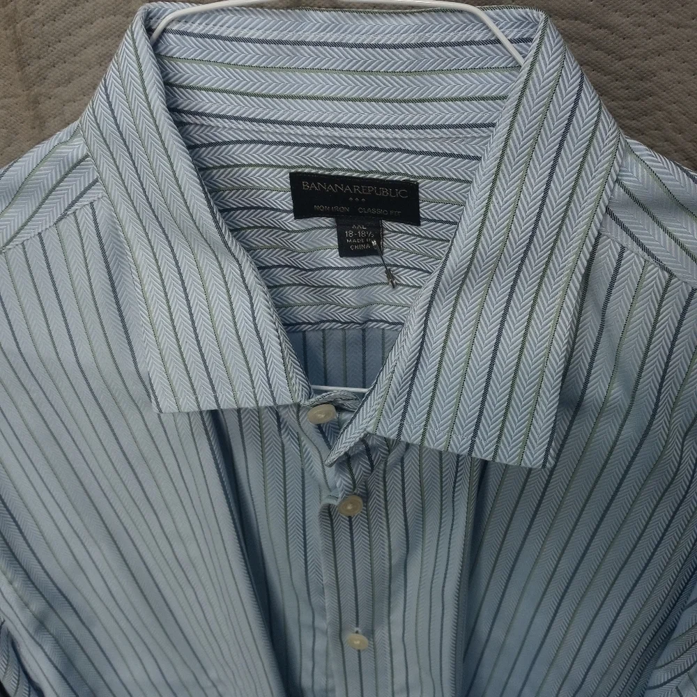 Banana Republic men's long sleeve button front cot